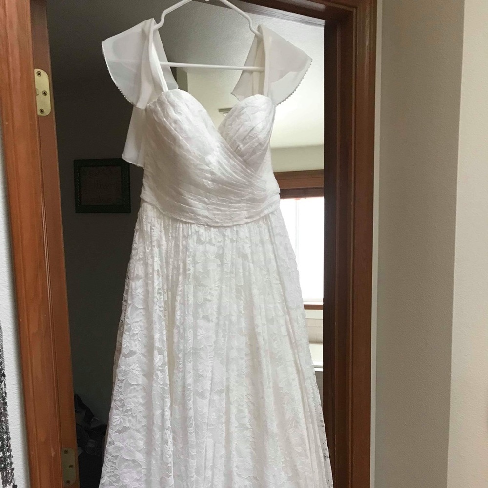 Ivory Lace Sweetheart Wedding Dress 👗